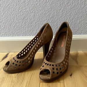 Via Spiga “Domino” suede pump, Size 8